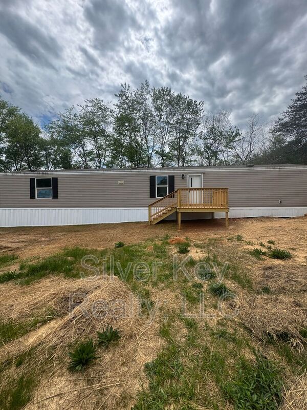 Athens House: 3000 Highway 11 S.