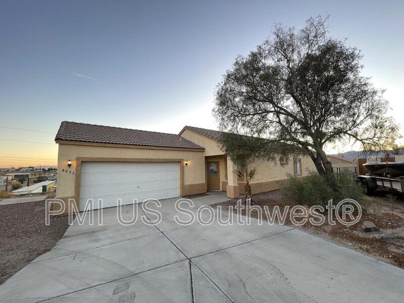 Fort Mohave House: 4433 S Via Rialto Ln