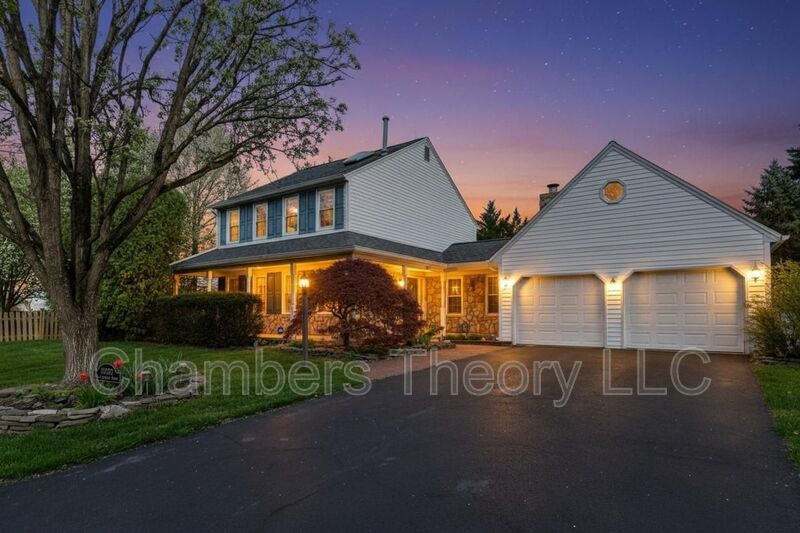 Centreville House: 14526 Oak Cluster Dr