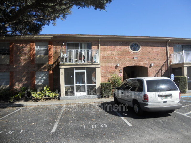 Maitland Condo: 492 Banyon Tree Circle