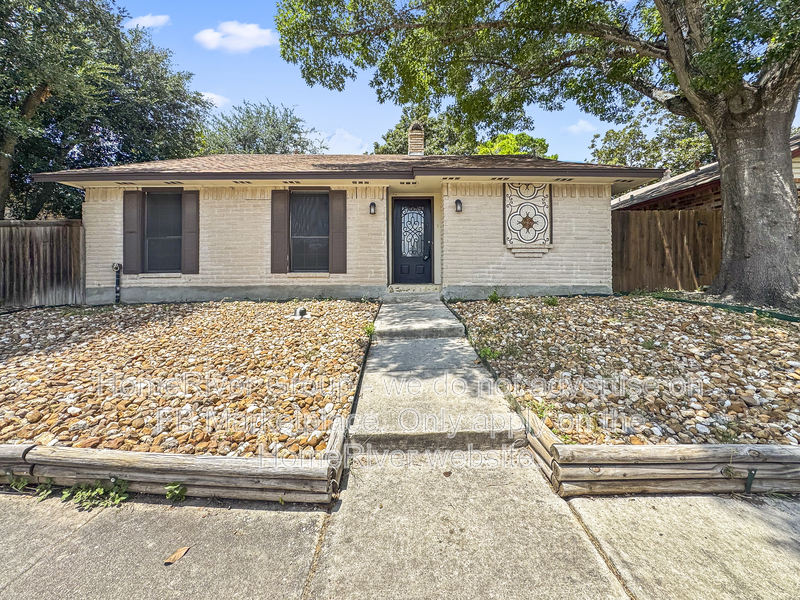 Universal City House: 656 Fern Meadow Dr