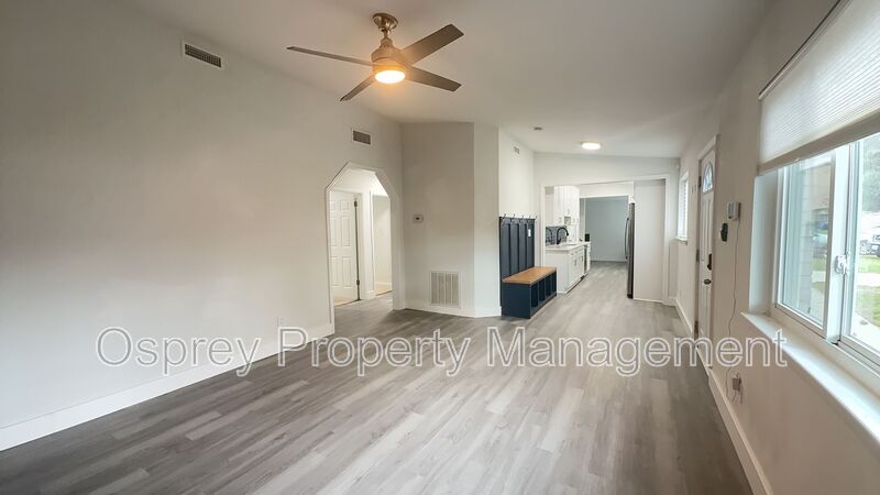 Spacious 5-Bedroom Virginia Beach Home with Workshop & Ample Storage - Photo 7