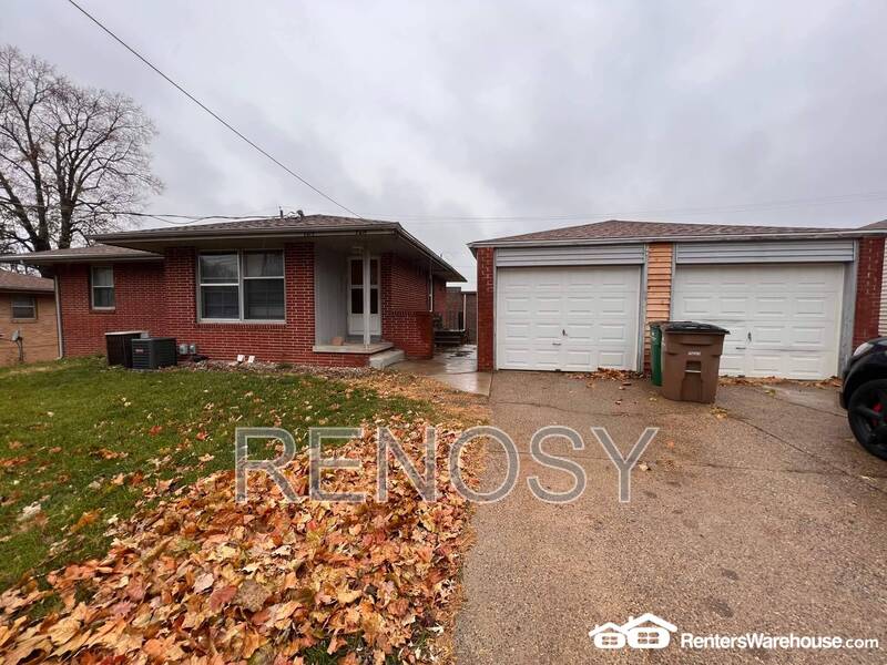 Windsor Heights House: 7415 Wilshire Blvd