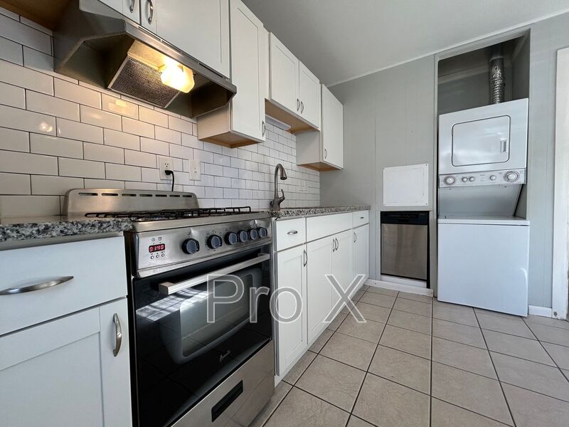 Fayetteville House: 6474 W Nicole Ln