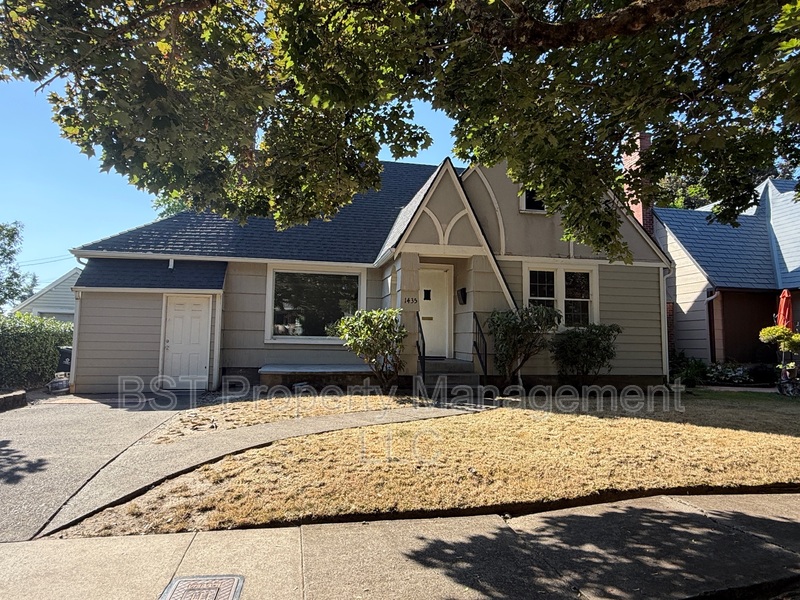 Salem House: 1435 18th Street Northeast