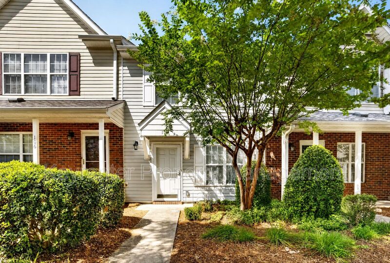 Greensboro House: 104 Tannenbaum Cir