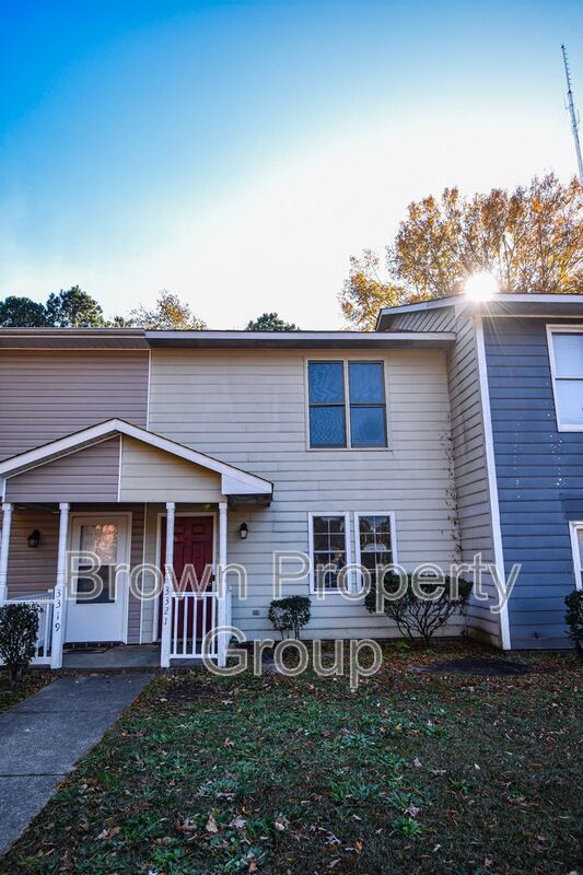 Fayetteville House: 3321 Scotty Hill Rd