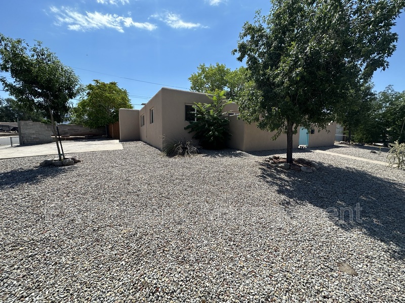Albuquerque House: 3524 Cuervo Dr NE