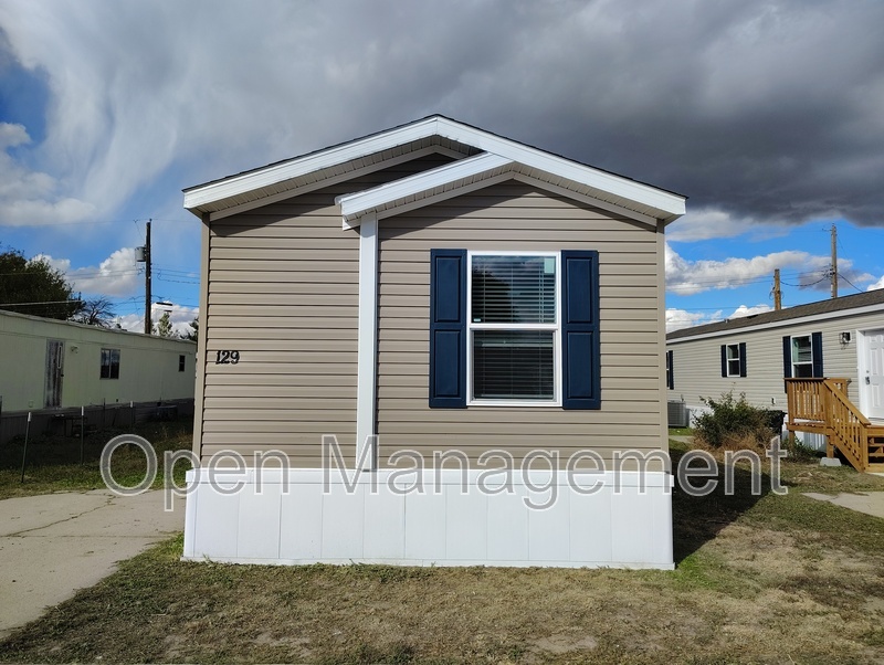Scottsbluff House: 24 Erin Lane