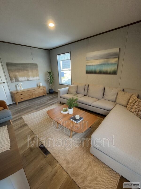 Superior House: 4015 Tower Ave