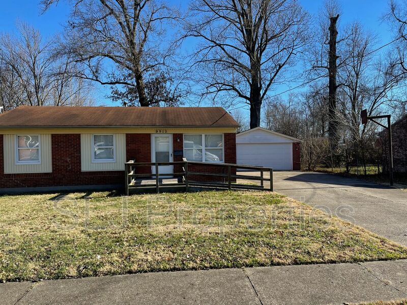 Louisville House: 9913 Lochwick