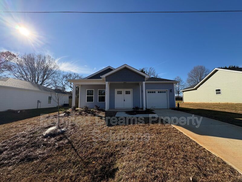 Walkertown House: 3127 Chapel St