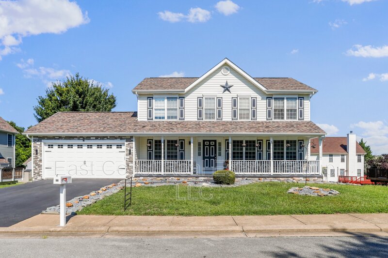 Charles Town House: 77 Grassy Meadow Rd