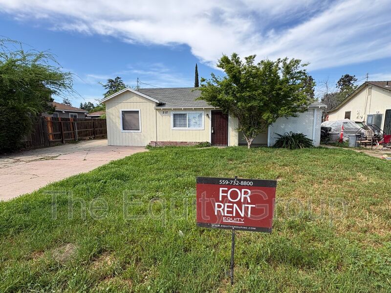 Visalia House: 212 West Feemster Ave