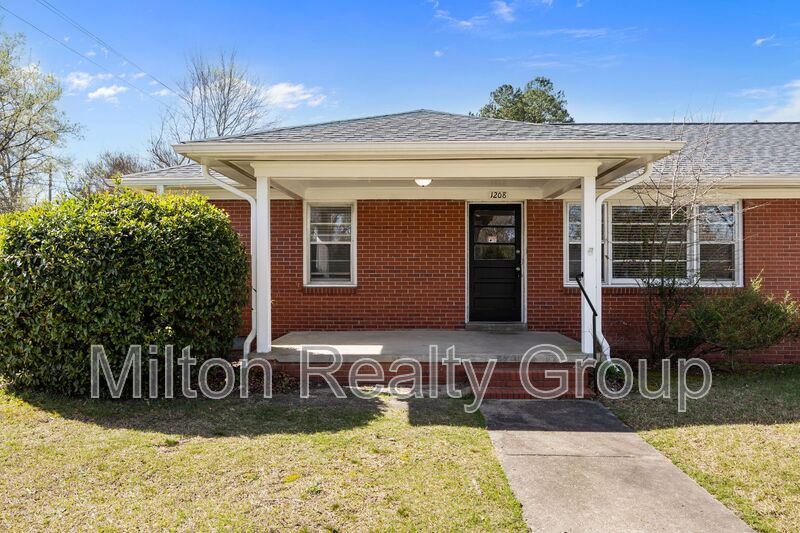 Lillington House: 1208 S 9th Street