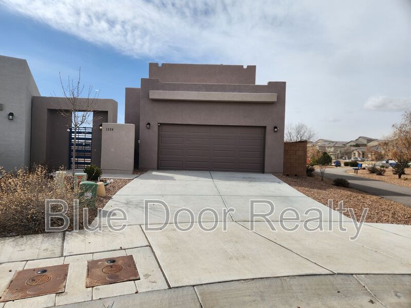 Los Lunas House: 1224 Tierra Verde Loop