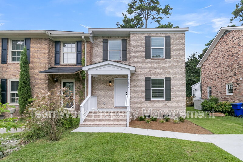 Charleston Townhome: 1752 Skinner Avenue