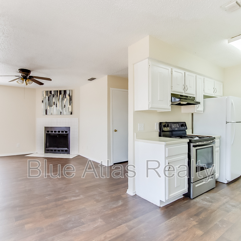 White Settlement Condo: 8133 Foxfire Lane