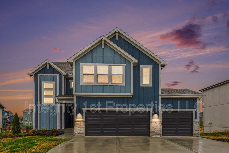 Overland Park House: 18220 Depot Street