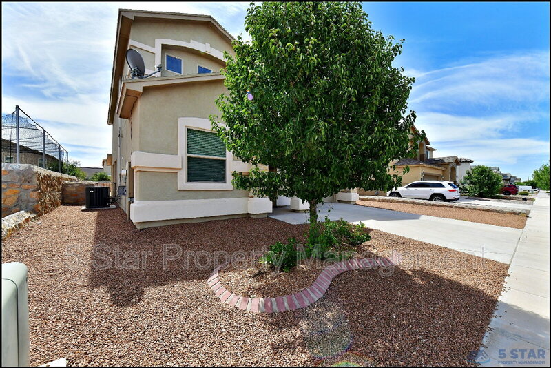 El Paso House: 2840 Tierra De Moyo