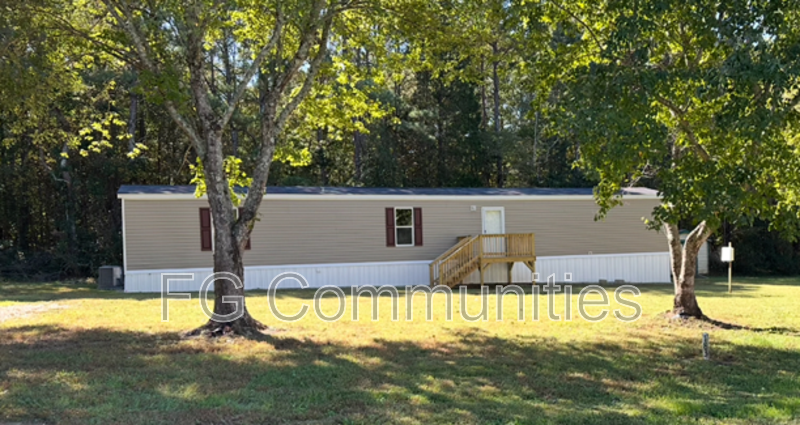 Ellenboro House: 183 Golden Oaks Ln