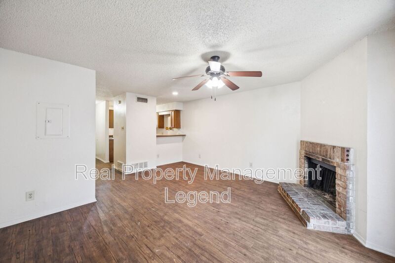 White Settlement House: 8109 Silver Creek Road