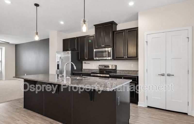 Spacious 3-Bedroom Townhome in Norfolk!  - Photo 2