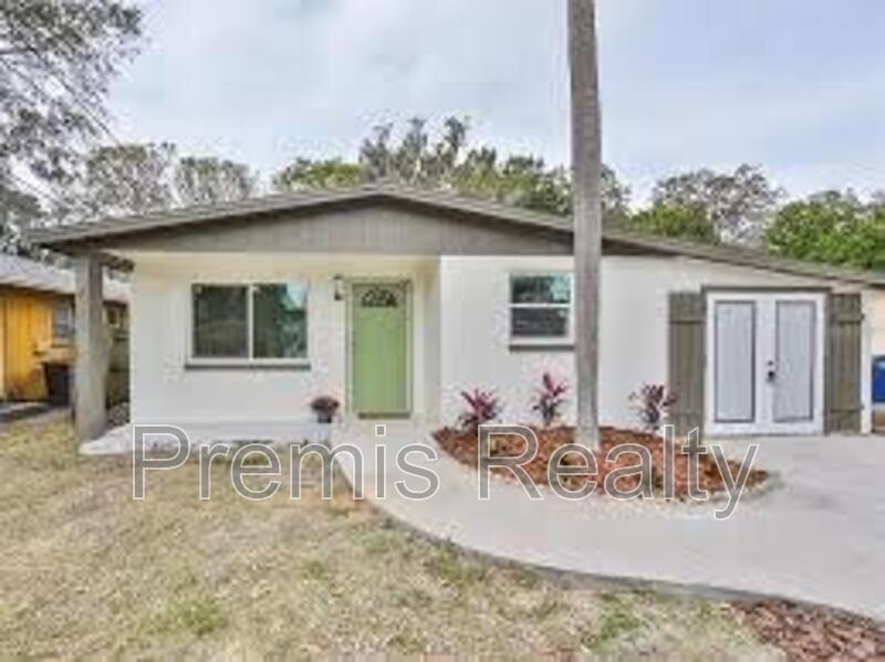 Clearwater House: 2028 North Betty Lane