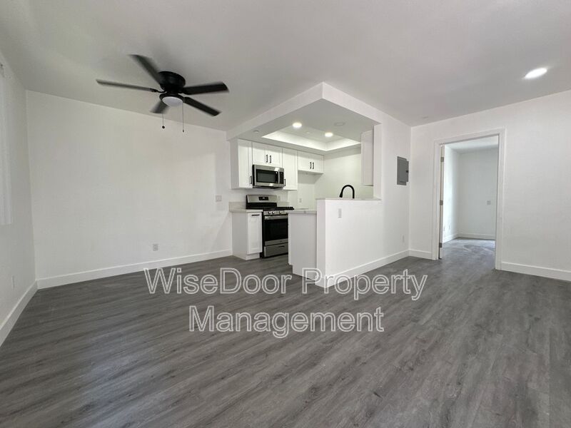 Santa Ana Condo: 810 S Flower St.