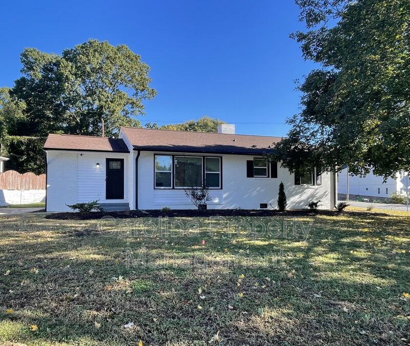 Charlotte House: 2301 Shamrock Dr