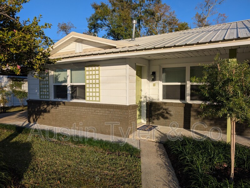 Marianna Condo: 2984B Smith Street