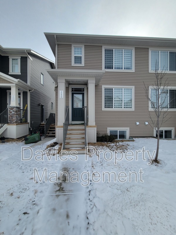 Edmonton Condo: 20821 19A Avenue NW