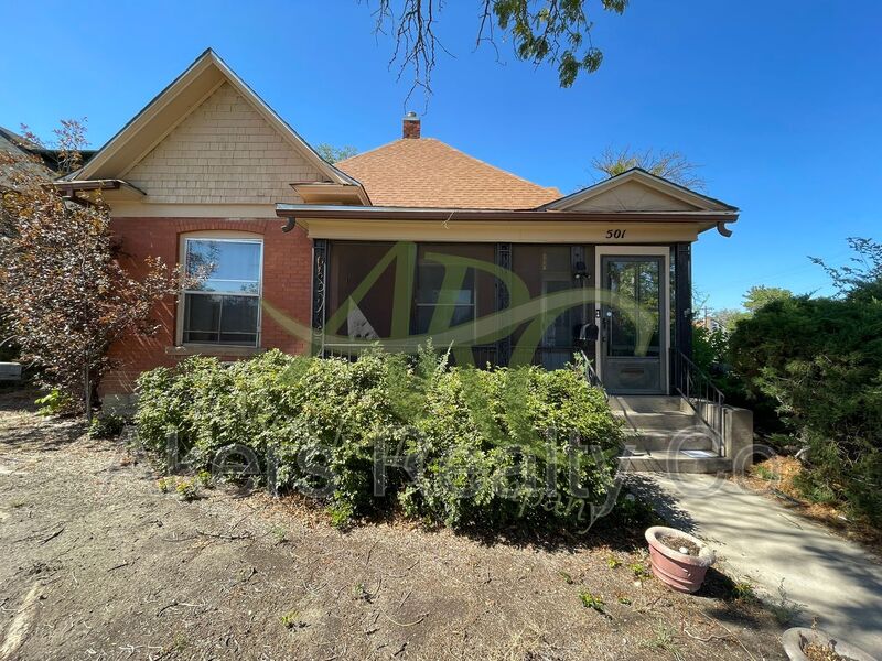 Pueblo House: 501 Van Buren St