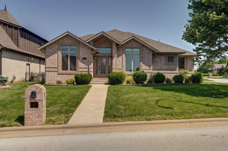 Springfield House: 1367 E Siler Pkwy