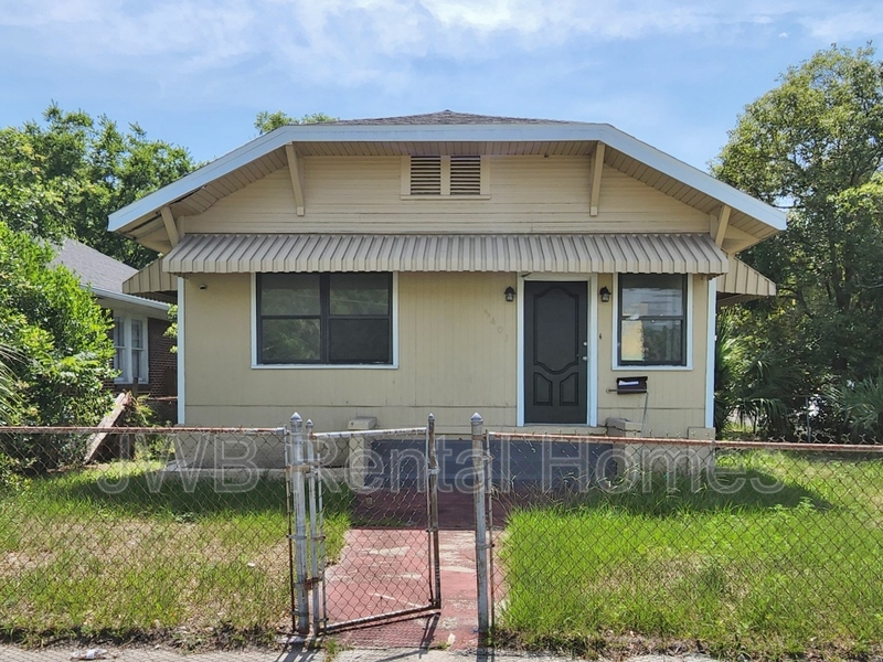 Jacksonville House: 3401 Pearl St N