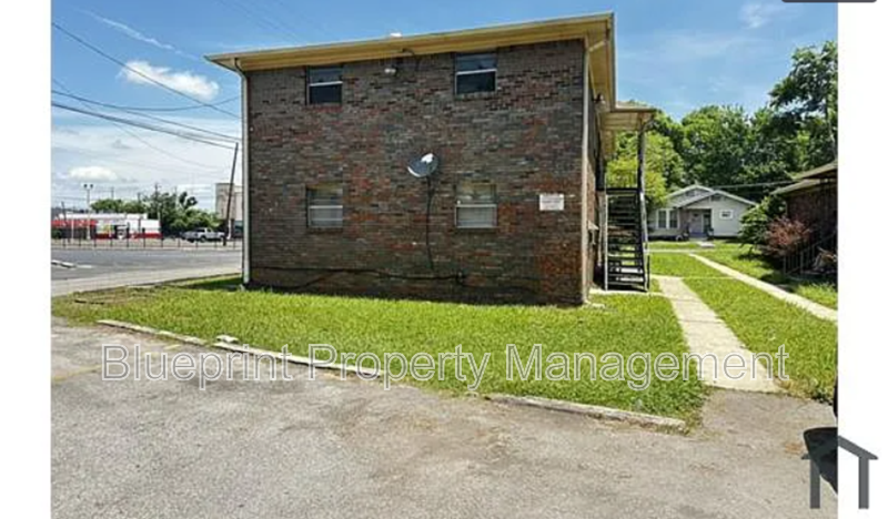 Tarrant House: 1113 Elm Ave