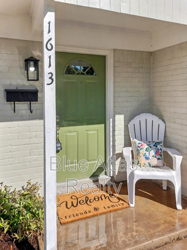 Blue Mound House: 1613 Continental Dr