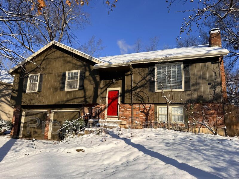 Lenexa House: 13032 W 102nd Terrace