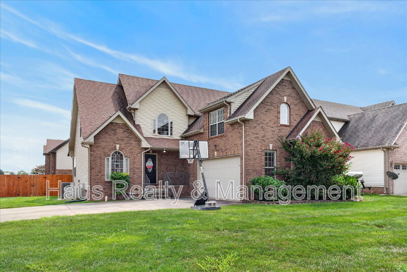 Clarksville House: 1484 Apache Way