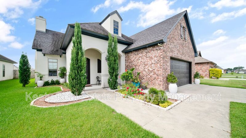 Lafayette House: 204 Sleepy Brook Road