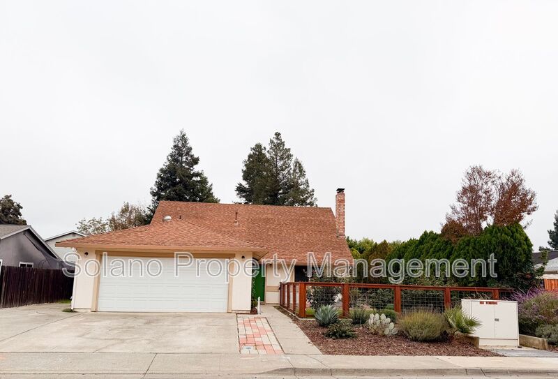 Dixon House: 950 Pembroke Way
