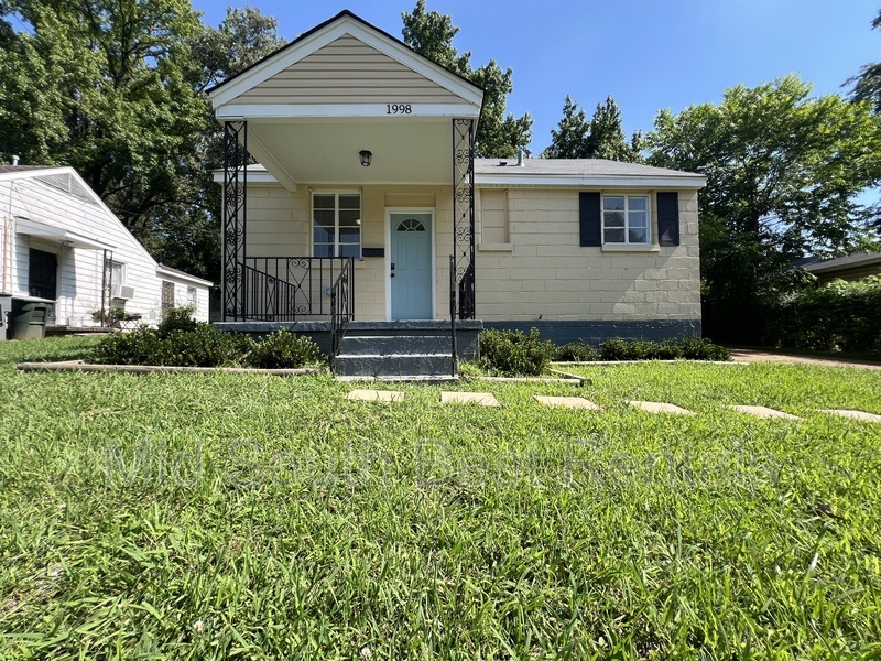Memphis House: 1998 N Dianne Cir