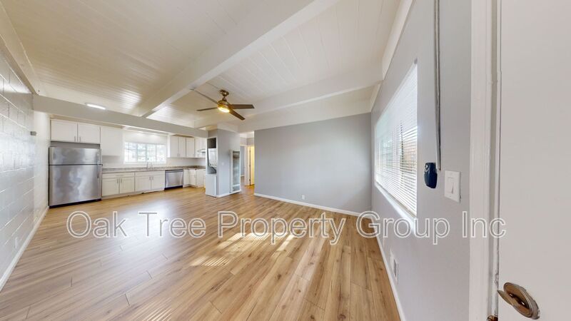 Oakland House: 7867 Bancroft Avenue