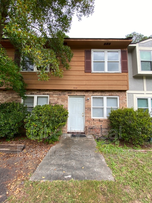 Hinesville Condo: 744 Elaine St
