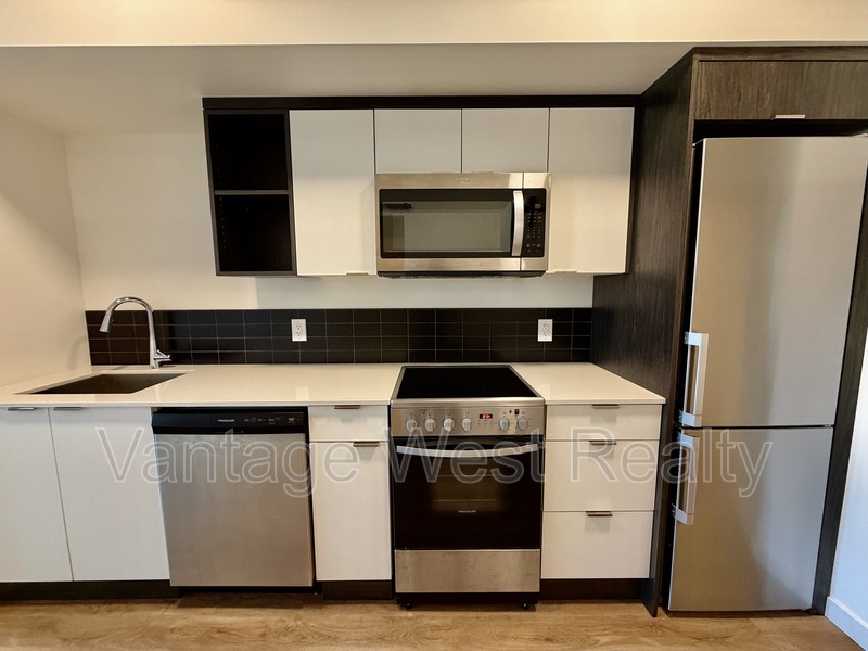 Kelowna Condo: 615 Rutland Rd North