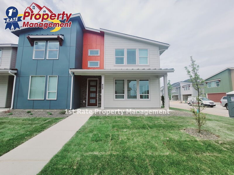 Meridian Townhome: 452 N Traquair Lane