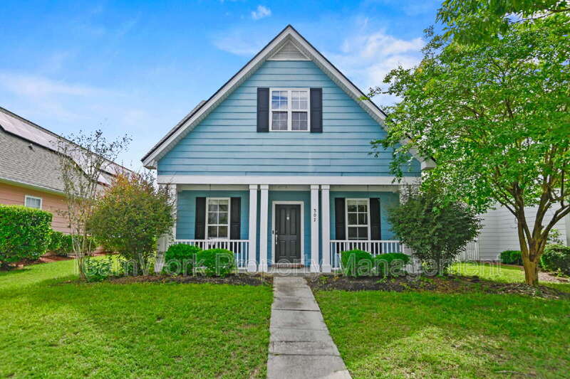 Summerville House: 307 Pimpernel Street