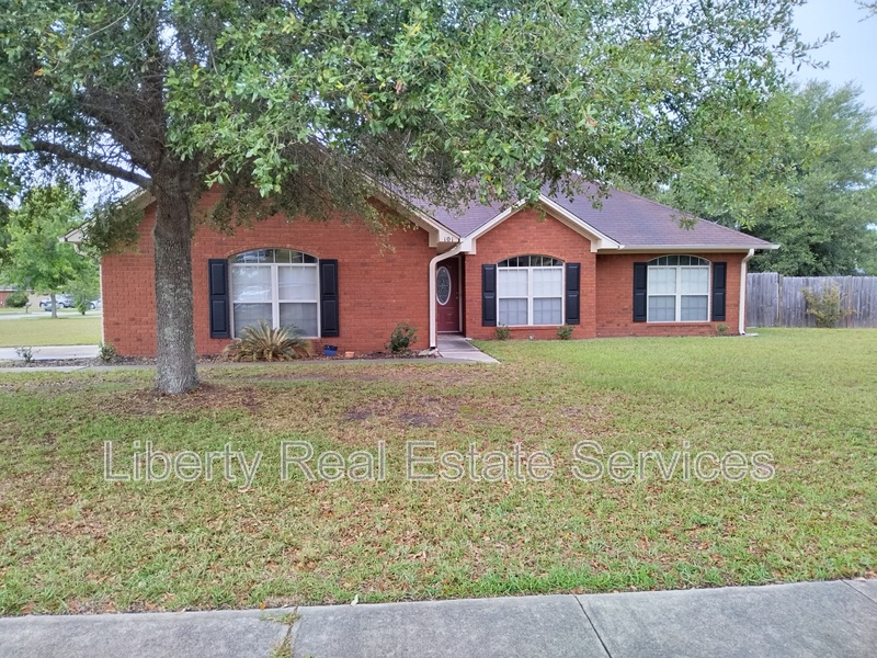 Hinesville House: 101 Wayfair Ln