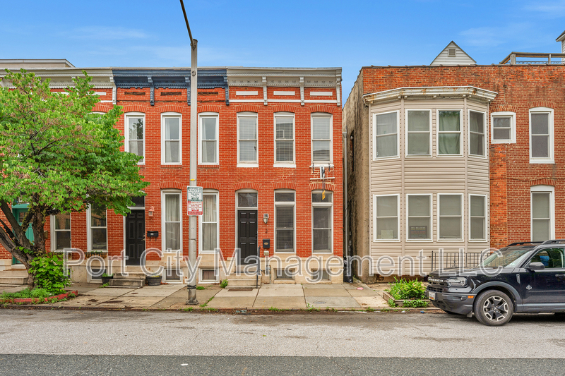 Baltimore Townhome: 2 West Clement Street