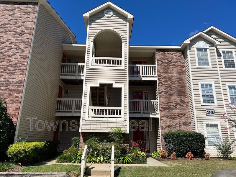 Fayetteville House: 2705-5 Preston Woods Ln.